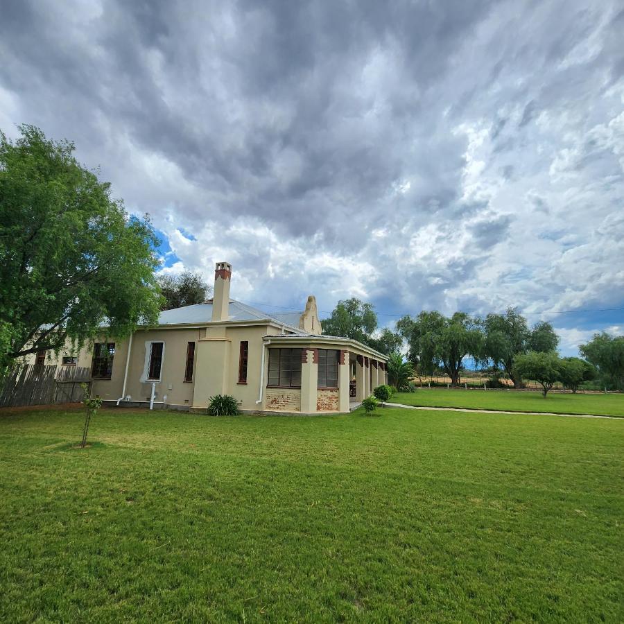 Villa Karoo Leeu Self Catering Oudtshoorn Exterior foto