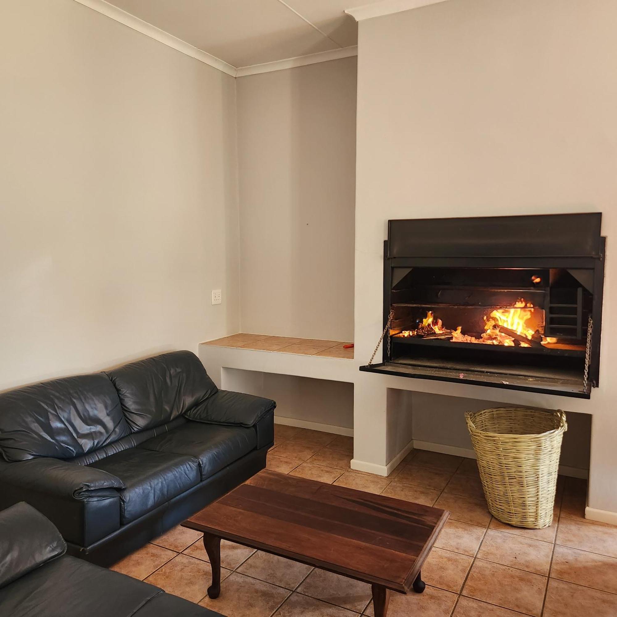 Villa Karoo Leeu Self Catering Oudtshoorn Exterior foto