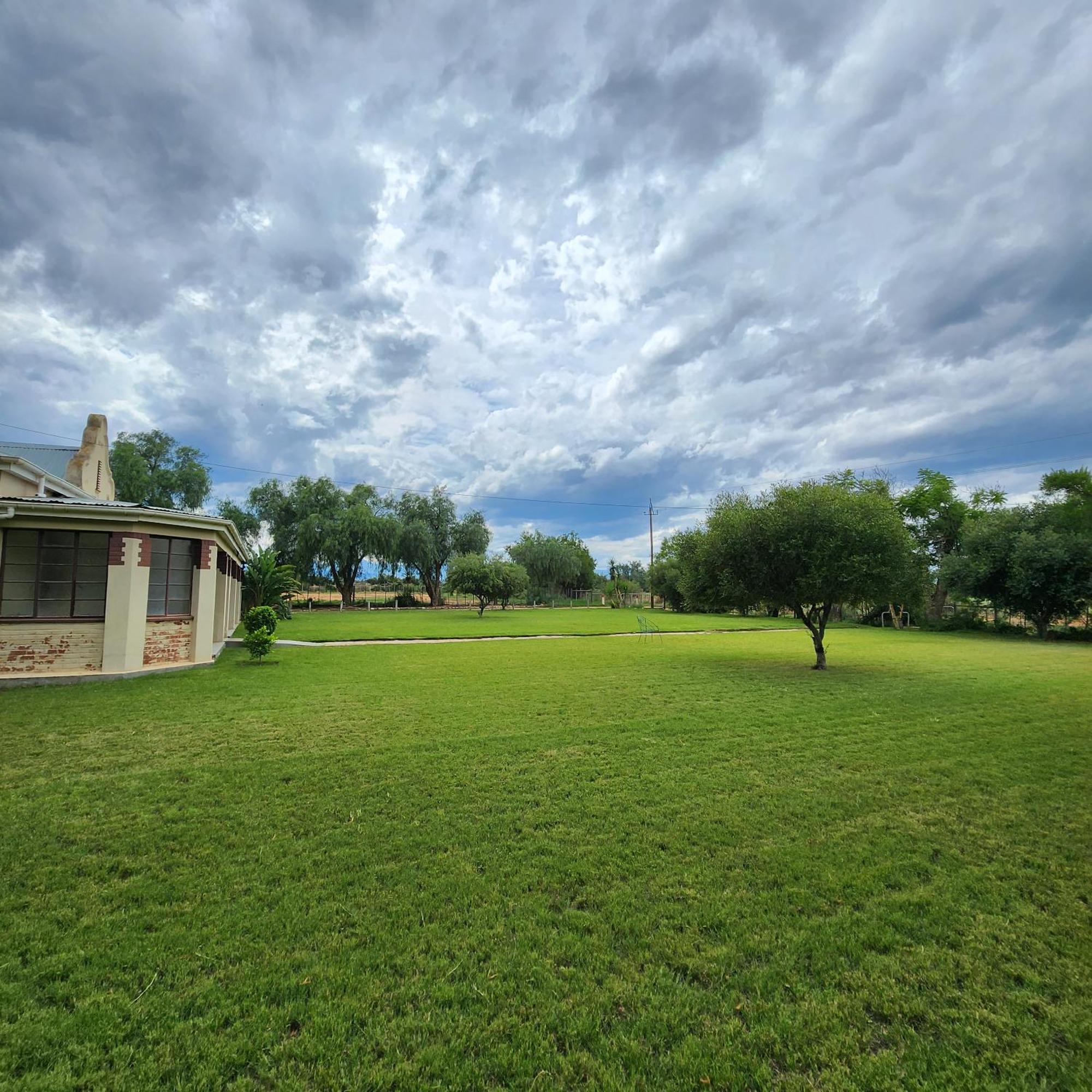 Villa Karoo Leeu Self Catering Oudtshoorn Exterior foto