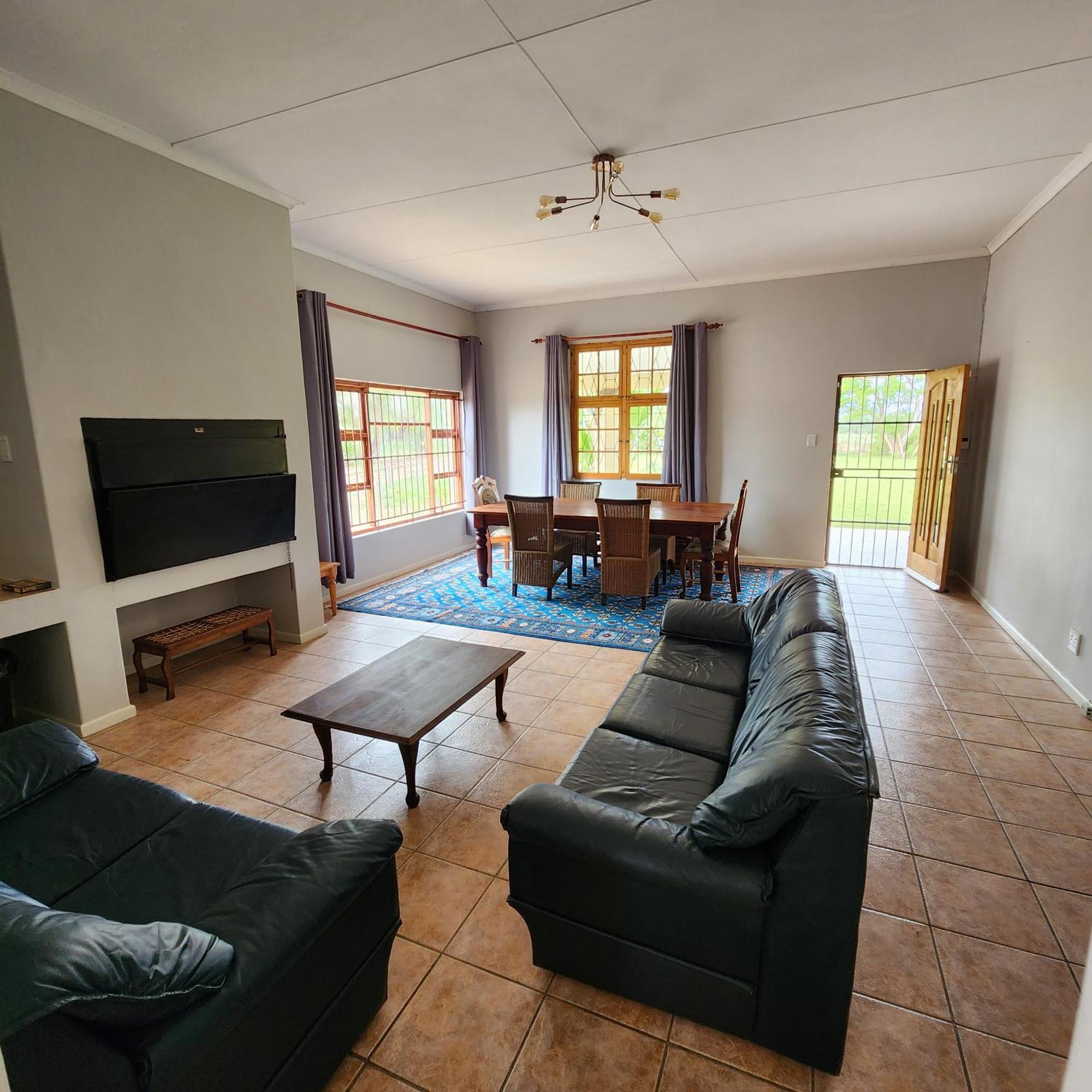 Villa Karoo Leeu Self Catering Oudtshoorn Exterior foto